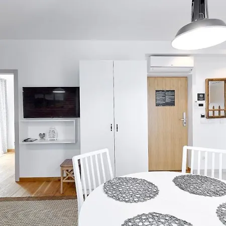 Aparthotel Hel 3*
