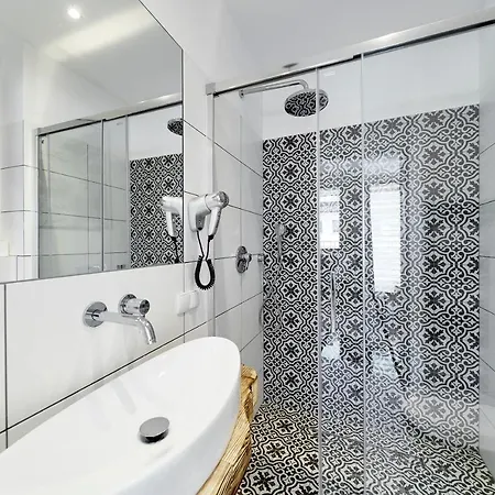 Hel Aparthotel 3*